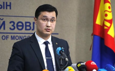 "ХӨГЖЛИЙН БАНКНЫ ГЭХ ХЭРГИЙН ДАВЖ ЗААЛДАХ ШАТНЫ ШҮҮХ ХУРЛЫГ УЛААНБААТАР ЧУУЛГЫН ТАНХИМД ЗОХИОН БАЙГУУЛНА"