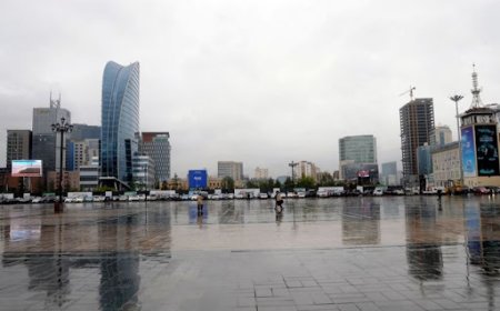 УЛААНБААТАР ХОТОД ӨДӨРТӨӨ +15...+17 ГРАДУС ДУЛААН БАЙНА.