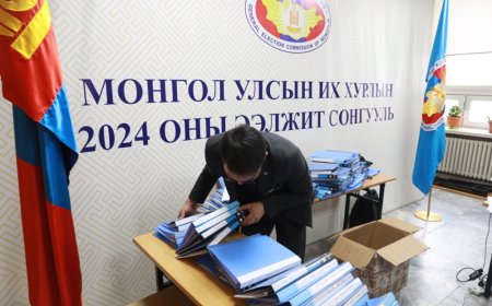 19 НАМ, ХОЁР ЭВСЛЭЭС НИЙТ 1370 НЭР ДЭВШИГЧИЙН БАРИМТ БИЧГИЙГ СЕХ-Д ХҮРГҮҮЛЖЭЭ