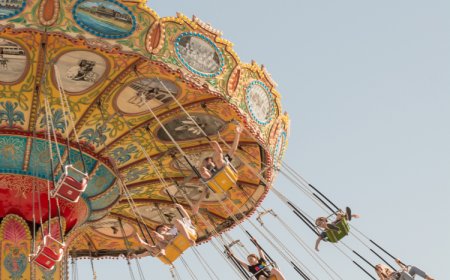 ХҮҮХДИЙН БАЯРААР ХААНА ЮУ БОЛОХ ВЭ