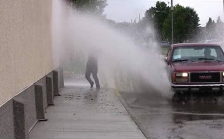 ЯВГАН ХҮН РҮҮ УС ЦАЦСАН ЖОЛООЧИЙГ 100 МЯНГАН ТӨГРӨГӨӨР ТОРГОНО