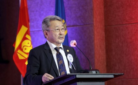 ШИНЭ ПАРЛАМЕНТЫН АНХДУГААР ЧУУЛГАНЫГ Д.РЭГДЭЛ НЭЭЖ ХУРАЛДУУЛНА