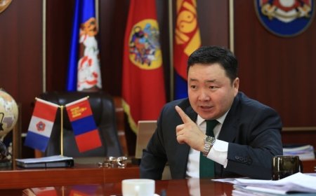 ЯЛАГДАГЧААР ТАТАГДСАН Ж. САНДАГСҮРЭН СХД-Т НЭР ДЭВШИЖ БАЙНА