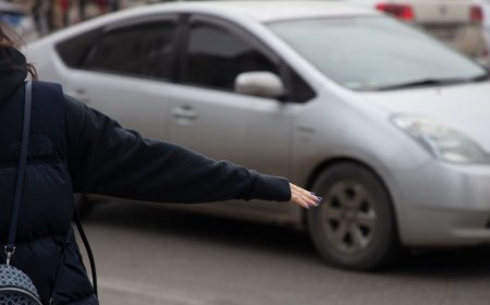 АРАВДУГААР САРЫН 15-НААС ЗӨВШӨӨРӨЛГҮЙ ТАКСИ ҮЙЛЧИЛГЭЭ ЭРХЭЛСЭН ИРГЭНИЙГ ₮5 САЯАР ТОРГОНО