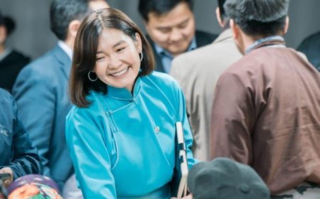 Л.МӨНХБАЯСГАЛАН: УУЧЛААРАЙ ӨНӨРӨӨ