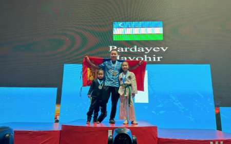 ААВ, ХҮҮ, ОХИН ГУРАВ ТАЭКВОНДОГИЙН ДАШТ-ИЙ АВАРГА БОЛЛОО