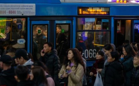 ШӨНИЙН АВТОБУС ГУРВАН ЧИГЛЭЛД 01.50 ЦАГ ХҮРТЭЛ ЯВЖ БАЙНА