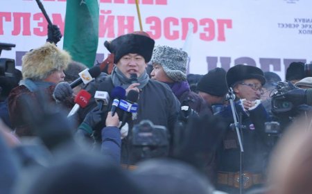 Л.ОЮУН-ЭРДЭНЭ “ТА НАР ОРОЙТСОН” ГЭСЭН ЧИНЬ ЭМ СИ ЭС “БИД ОРОЙТООГҮЙ ЭЭ” ГЭЭД ҮЗЭЛЦЭЭД БАЙГАА ЮМ УУ