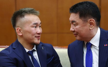 МОНГОЛ УЛСЫН ЕРӨНХИЙЛӨГЧ УХНААГИЙН ХҮРЭЛСҮХ ГАВЬЯАТ ТАМИРЧИН Э.ЦЭНДБААТАР БОЛОН МЭРГЭЖЛИЙН БОКСЫН ШИЛДЭГ ТАМИРЧДЫГ ХҮЛЭЭН АВЧ УУЛЗЛАА.