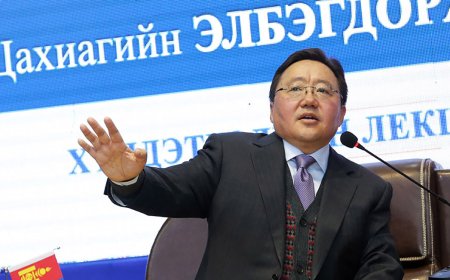 Ц.ЭЛБЭГДОРЖ: БАВААРЫН ТЭНГЭР ДООР