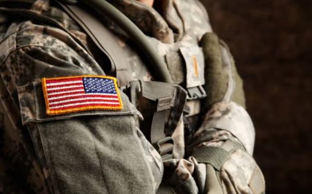 ДЭЭД ШҮҮХ ТРАМПЫН ТРАНСЖЕНДЭР ЦЭРГҮҮДИЙГ ХОРИГЛОХ БОДЛОГЫГ ДЭМЖЛЭЭ