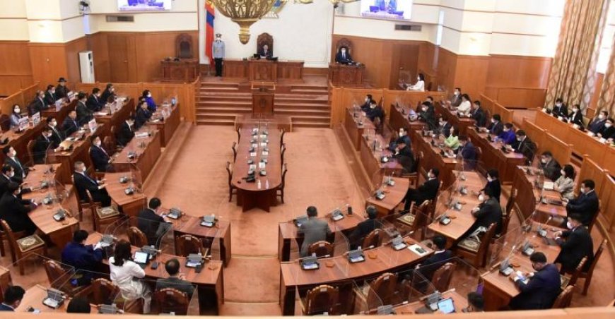 ИРЦ: 7 ГИШҮҮН ГАДААДАД БАЙНА, 3 ГИШҮҮН ЭНГИЙН ЧӨЛӨӨТЭЙ, 5 ГИШҮҮН ЭМНЭЛГИЙН ЧӨЛӨӨТЭЙ, 22 ГИШҮҮН ТАСАЛЖЭЭ