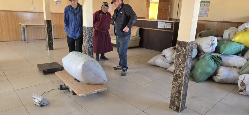 ОРОН НУТГААС НООЛУУР ХУДАЛДАН АВЧ БАЙГАА ХАНШИЙН МЭДЭЭЛЛИЙГ ТАНИЛЦУУЛЖ БАЙНА.