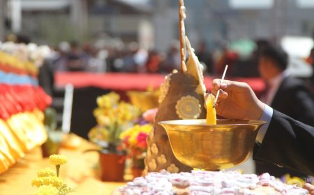 БУРХАН БАГШИЙН ИХ ДҮЙЧЭН ӨДӨР СҮСЭГТЭН ОЛОН ЮУ АНХААРАХ ВЭ?
