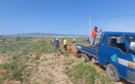 ДАЛАНЗАДГАД-УЛААНБААТАР ЧИГЛЭЛИЙН ХАТУУ ХУЧИЛТТАЙ АВТОЗАМЫН ДАГУУХ НОГООН БАЙГУУЛАМЖИЙГ НЭМЭГДҮҮЛЭХ АЖИЛ ХИЙГДЭЖ БАЙНА