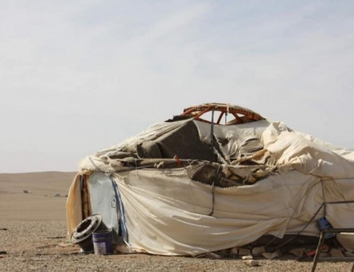 ГЭР НУРСАН, БАРИЛГЫН ДЭЭВЭР ХУУЛАРСАН 12 ДУУДЛАГА ИРЖЭЭ