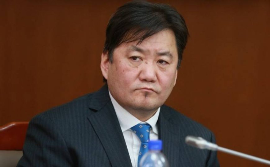 МОНГОЛБАНКНЫ ЕРӨНХИЙЛӨГЧ УЛС ТӨР, ДОЛЛАР ХОЁРЫН “ХАЙЧ ДУНДАХ ХАЛИУНЫ ЗУЛЗАГА” БОЛСОН УУ?