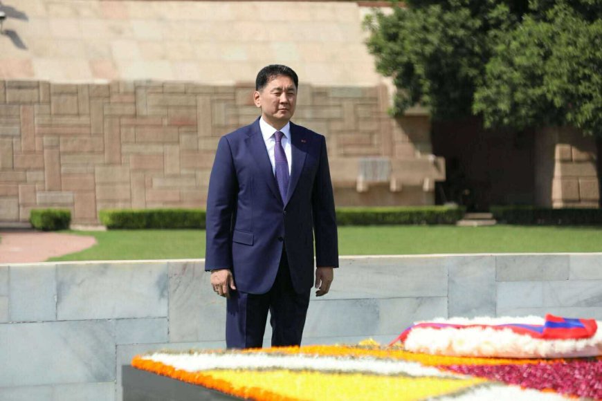 МОНГОЛ УЛСЫН ЕРӨНХИЙЛӨГЧ У.ХҮРЭЛСҮХ МАХАТМА ГАНДИ-ГИЙН ДУРСГАЛЫН ЦОГЦОЛБОРТ ЦЭЦЭГ ӨРГӨЛӨӨ