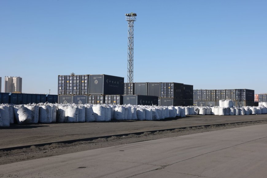 Эрээн хотын гаалийн талбайд 8000 тонн, “Тавантолгой түлш” компанийн үйлдвэрт 35 мянган тонн хагас коксон түлш нөөцлөөд байна