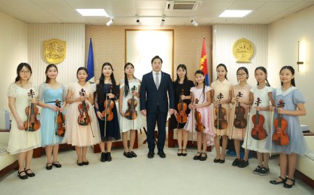 НИЙСЛЭЛИЙН ИТХ-ЫН ДАРГА А.БАЯР ӨСВӨРИЙН ХИЙЛЧДИЙГ ХҮЛЭЭН АВЧ УУЛЗЛАА