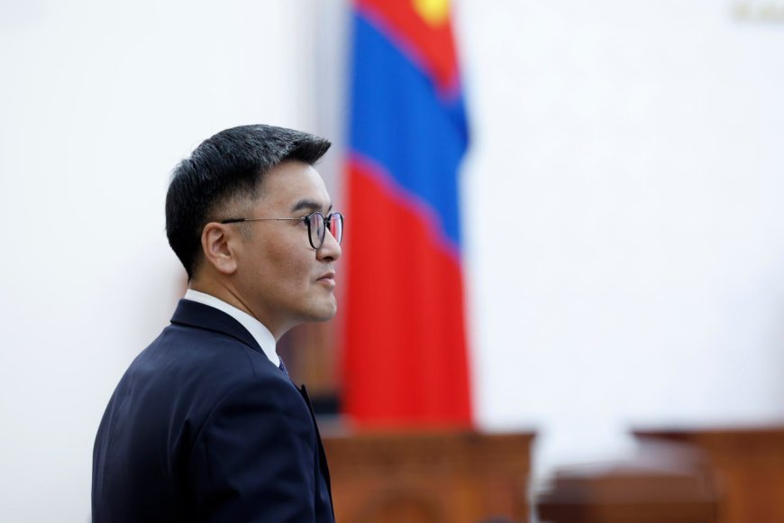 Ч.ЛОДОЙСАМБУУ: “ХЭСГИЙН АХЛАГЧ” НЭРЭЭР ТӨРТЭЙ ГЭРЭЭ БАЙГУУЛЖ САР БҮР 1.2 САЯ ТӨГРӨГИЙН ЦАЛИН АВДАГ 1915 ХҮН БАЙНА