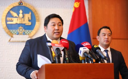 АН-ЫН БҮЛЭГ: ҮАБЗ-ИЙН НАРИЙН БИЧГИЙН ДАРГА А.БЯМБАЖАРГАЛД ЁС ЗҮЙН БОЛОН ХУУЛИЙН ХАРИУЦЛАГА ХҮЛЭЭЛГЭХИЙГ ШААРДАЖ БАЙНА