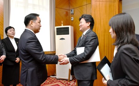 УИХ-ЫН ДЭД ДАРГА Б.ПҮРЭВДОРЖИД ЯПОН-МОНГОЛЫН ПАРЛАМЕНТЫН НАЙРАМДЛЫН БҮЛГИЙН АЖЛЫН АЛБАНЫ ДАРГА ТАКЭБЭ АРАТА ТЭРГҮҮТЭЙ ТӨЛӨӨЛӨГЧИД БАРААЛХАВ