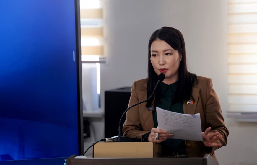 НИЙСЛЭЛИЙН ЕРӨНХИЙ БОЛОВСРОЛЫН СУРГУУЛИЙН ЗААЛЫГ АМРАЛТЫН ӨДӨР СУРАГЧДАД ҮНЭ ТӨЛБӨРГҮЙ АШИГЛУУЛАХ АСУУДЛЫГ ӨРГӨН БАРИВ