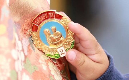 ОЛОН ХҮҮХЭД ТӨРҮҮЛЖ ӨСГӨСӨН ЭХИЙГ УРАМШУУЛАХАД ТАВЬЖ БУЙ “БАГА ХҮҮХЭД НЬ НЭГ НАС ХҮРСЭН БАЙХ” ГЭСЭН ШАЛГУУРЫГ ХАСАХААР ТУСГАЖЭЭ