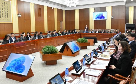 МОНГОЛ УЛСЫН ИХ ХУРЛЫН ХУУЛЬ ЗҮЙН БАЙНГЫН ХОРОО, МОНГОЛЫН ШҮҮГЧДИЙН ХОЛБООТОЙ ХАМТРАН ӨНӨӨДӨР (2026.05.19) ГЭР БҮЛИЙН ХЭРЭГ ШҮҮХЭД ХЯНАН ШИЙДВЭРЛЭХ ТУХАЙ ХУУЛИЙН ТӨСЛИЙН ХЭЛЭЛЦҮҮЛГИЙГ ЗОХИОН БАЙГУУЛЛАА.