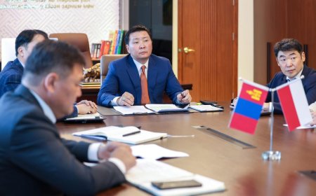 ХОТ БАЙГУУЛАЛТ, БАРИЛГА, ОРОН СУУЦЖУУЛАЛТЫН САЙД МОНГОЛ-ПОЛЬШИЙН ЗАСГИЙН ГАЗРЫН ХООРОНДЫН ХУРАЛДААНЫ ХОЁР ТАЛЫН ДААРГАЛАГЧ НАР ХООРОНД ЦАХИМ УУЛЗАЛТ ХИЙЛЭЭ