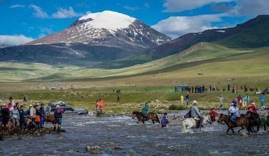 ОТГОНТЭНГЭР УУЛЫН ТАХИЛГА ЗУРГААН САРЫН 17-НД БОЛНО