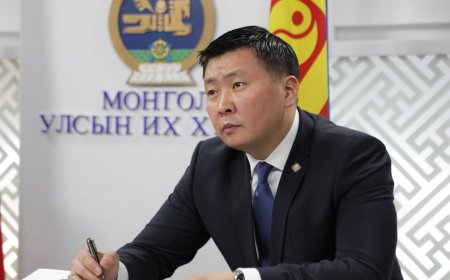 ХББОС-ЫН САЙД Э.БАТ-АМГАЛАНГИЙН ЭНЭ САРЫН 11-НИЙ ӨДӨР УИХ-Д ӨРГӨН БАРЬСАН ОРОН СУУЦЖУУЛАЛТЫН ТУХАЙ ХУУЛИЙН ТӨСӨЛД ТУСГАСАН "ОНЦЛОХ ЗАРИМ ЗААЛТ"-ААС ХҮРГЭЖ БАЙНА