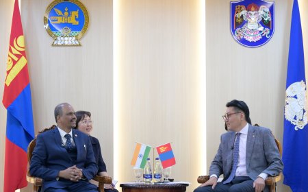 НИЙСЛЭЛИЙН ЗАСАГ ДАРГА Б.ПҮРЭВДАГВА БНЭУ-ЫН ЭЛЧИН САЙД АТУЛ МАЛХАРИ ГОТСУРВЕТЭЙ УУЛЗАЛТ ХИЙЖЭЭ