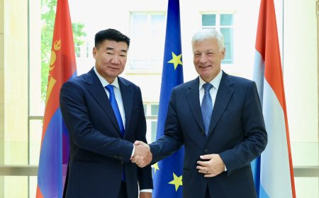 ЛЮКСЕМБУРГИЙН ИХ ГҮНТ УЛСЫН ПАРЛАМЕНТЫН ДАРГА КЛОД ВИСЕЛЕР УЛСЫН ИХ ХУРЛЫН ДАРГА С.БЯМБАЦОГТЫГ УГТАН МЭНДЧИЛЭВ.