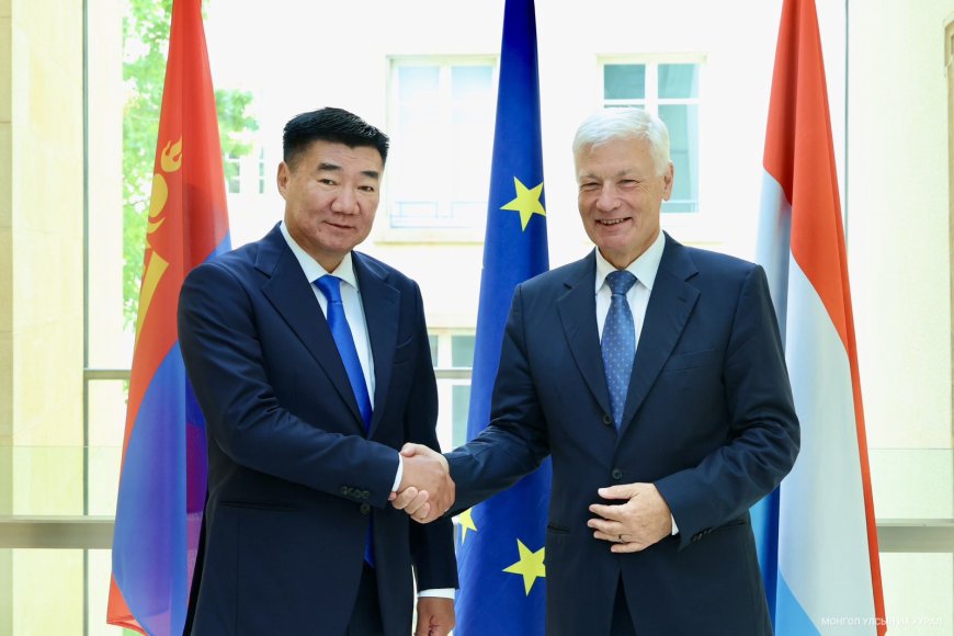 ЛЮКСЕМБУРГИЙН ИХ ГҮНТ УЛСЫН ПАРЛАМЕНТЫН ДАРГА КЛОД ВИСЕЛЕР УЛСЫН ИХ ХУРЛЫН ДАРГА С.БЯМБАЦОГТЫГ УГТАН МЭНДЧИЛЭВ.