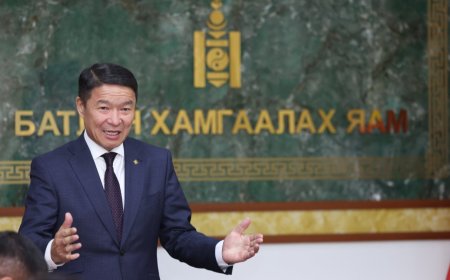 Д.БАТЛУТТАЙ ДАЙНД ОРВОЛ 30 МИНУТ Л ТЭСЭХ ЮМ БАЙНА