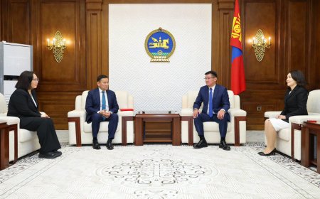 Д.ЭНХТҮВШИН, Б.ЖАРГАЛАН НАРААС ТӨСВИЙН ТОГТВОРТОЙ БАЙДЛЫН ТУХАЙ ХУУЛИЙН НЭМЭЛТ ӨӨРЧЛӨЛТИЙГ ӨРГӨН БАРИЛАА
