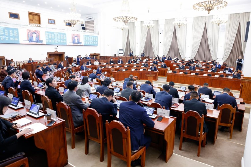 ОЛОН УЛСЫН ХӨДӨЛМӨРИЙН БАЙГУУЛЛАГЫН 81, 129 ДҮГЭЭР КОНВЕНЦ СОЁРХОН БАТЛАХ ТУХАЙ ХУУЛИЙН ТӨСЛҮҮДИЙГ БАТАЛЖ, ТӨРИЙН ХУДАЛДАН АВАХ АЖИЛЛАГААНЫ ТУХАЙ ХУУЛИЙН ТӨСЛИЙГ АНХНЫ ХЭЛЭЛЦҮҮЛЭГТ ШИЛЖҮҮЛЛЭЭ